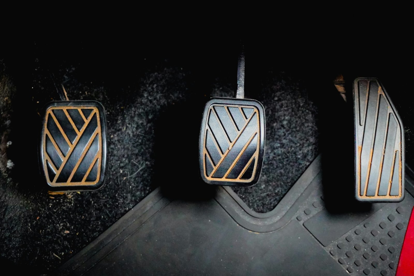 You are currently viewing How the Clutch Works: A Simple Guide for Car Lovers